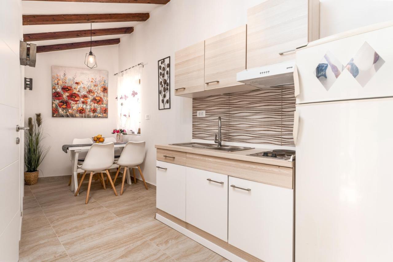 Relax In 2 Bedroom App In Old Town W/Ac And Wifi Rovinj Exterior photo