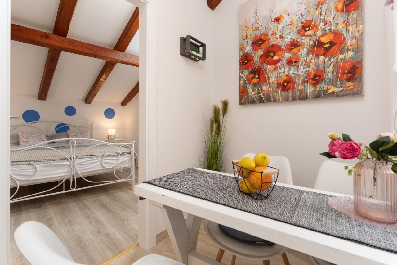 Relax In 2 Bedroom App In Old Town W/Ac And Wifi Rovinj Exterior photo