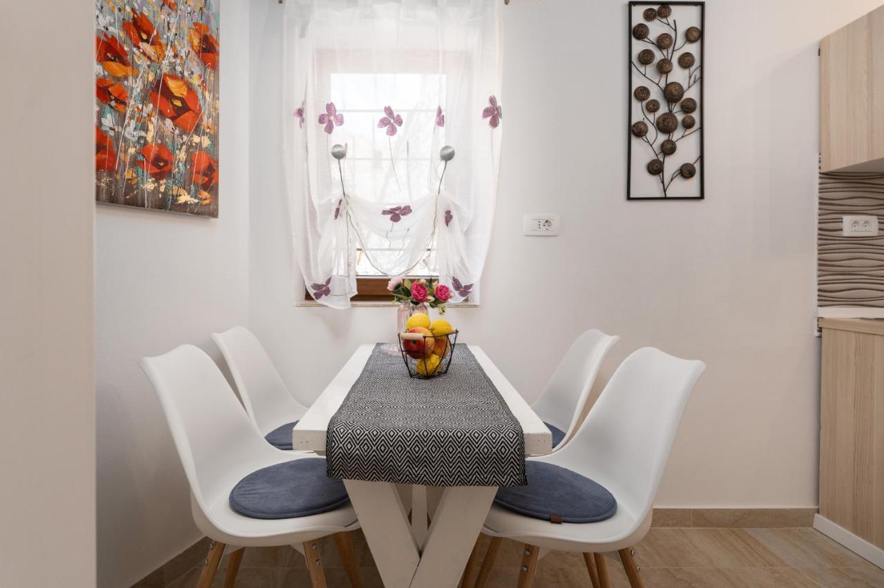 Relax In 2 Bedroom App In Old Town W/Ac And Wifi Rovinj Exterior photo