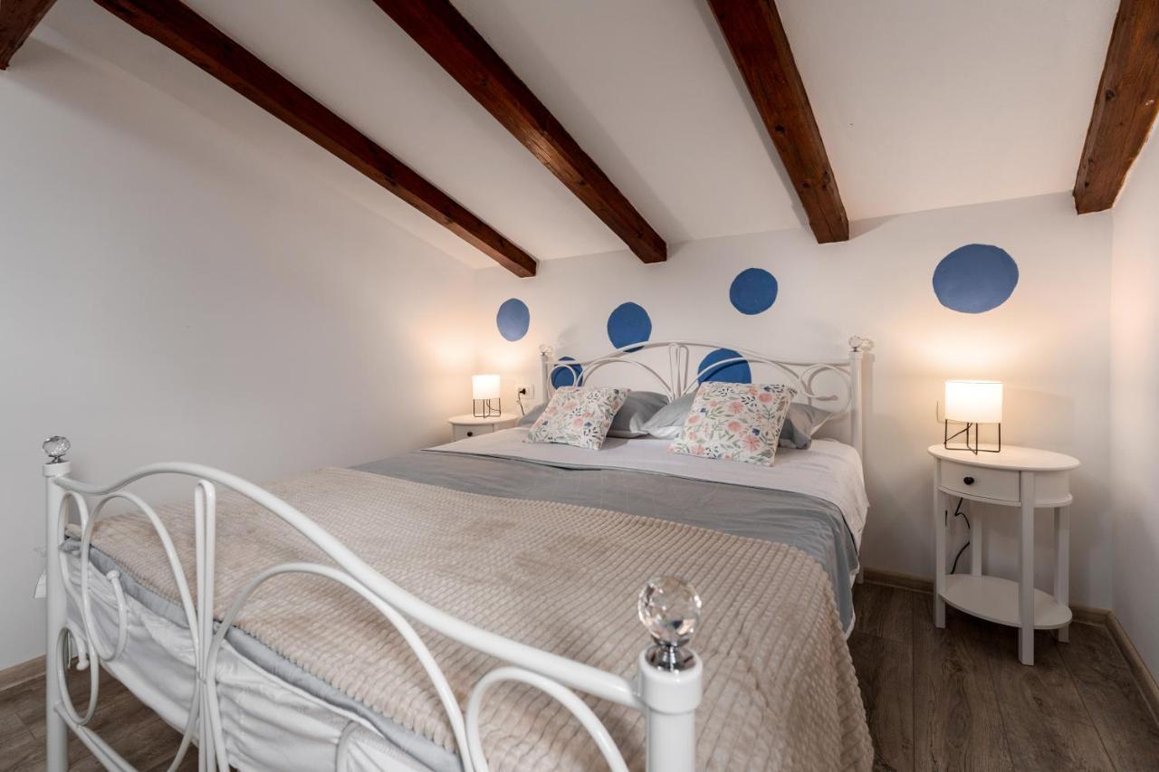 Relax In 2 Bedroom App In Old Town W/Ac And Wifi Rovinj Exterior photo