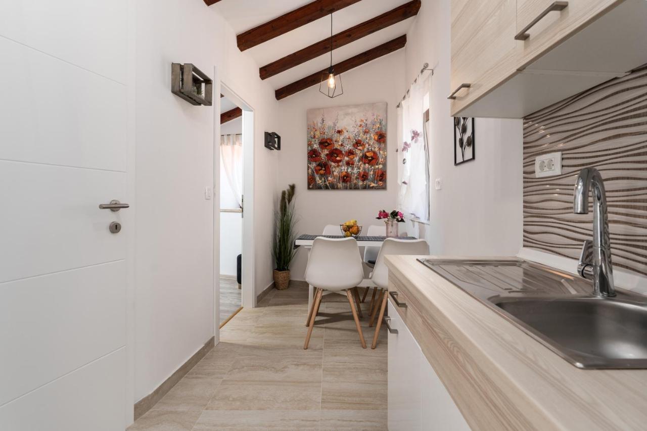 Relax In 2 Bedroom App In Old Town W/Ac And Wifi Rovinj Exterior photo