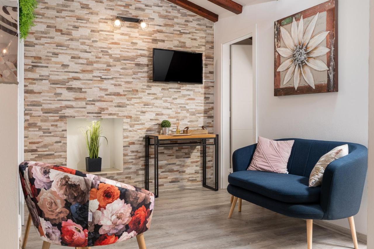 Relax In 2 Bedroom App In Old Town W/Ac And Wifi Rovinj Exterior photo