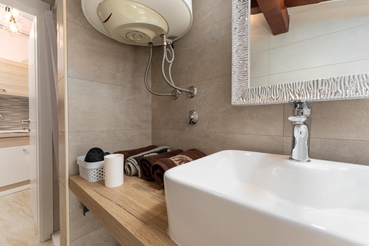 Relax In 2 Bedroom App In Old Town W/Ac And Wifi Rovinj Exterior photo